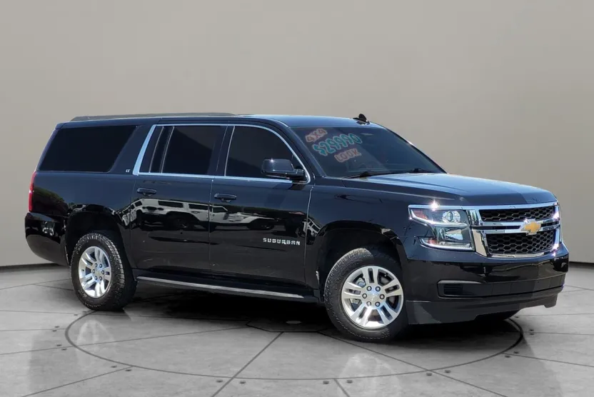 2019 Chevrolet Suburban LT photo 1