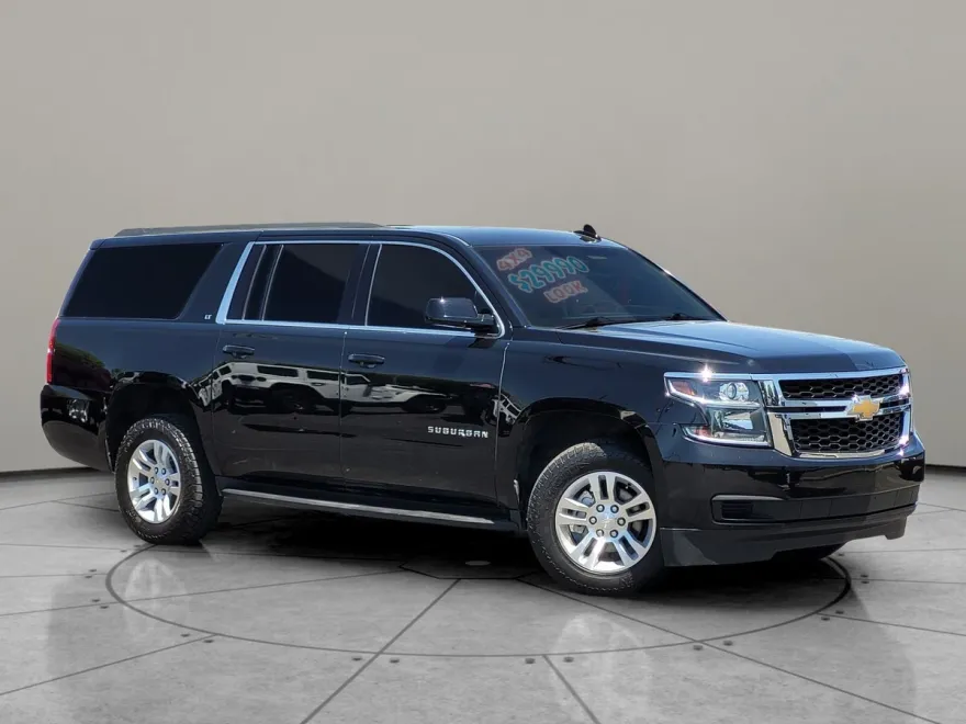 2019 Chevrolet Suburban LT photo 1