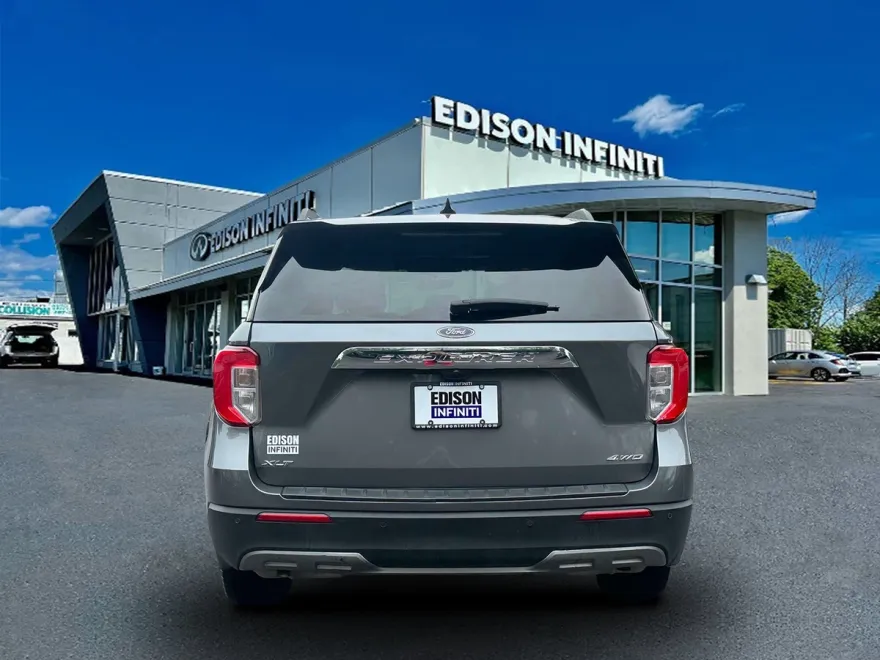 2023 Ford Explorer XLT photo 7