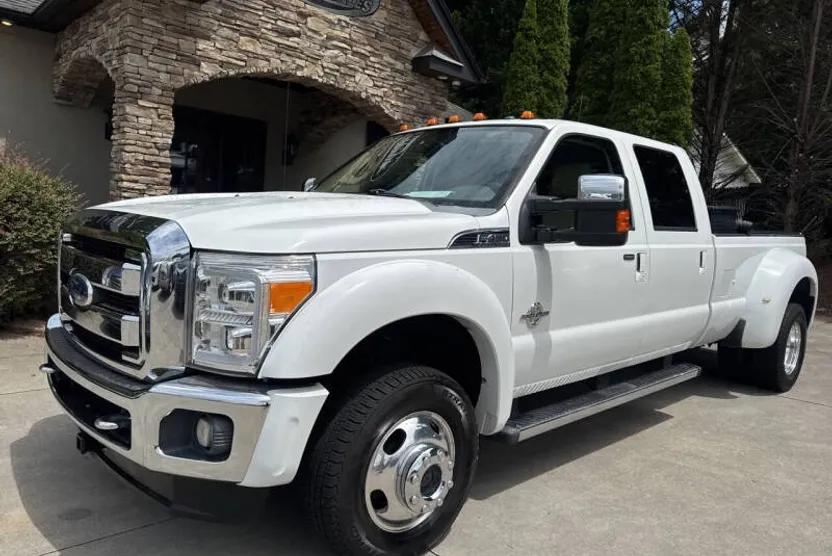 2011 Ford F-450 Lariat photo 1