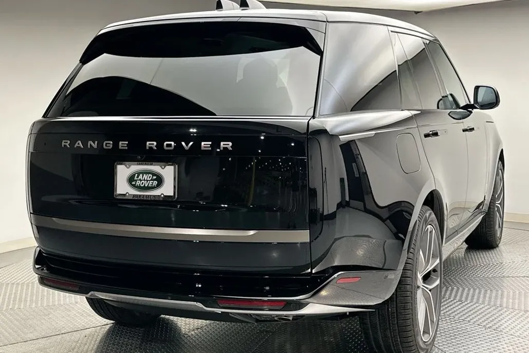 2025 Land Rover Range Rover SE photo 1