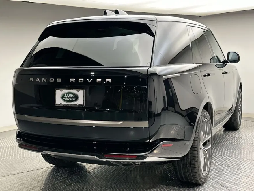 2025 Land Rover Range Rover SE photo 1