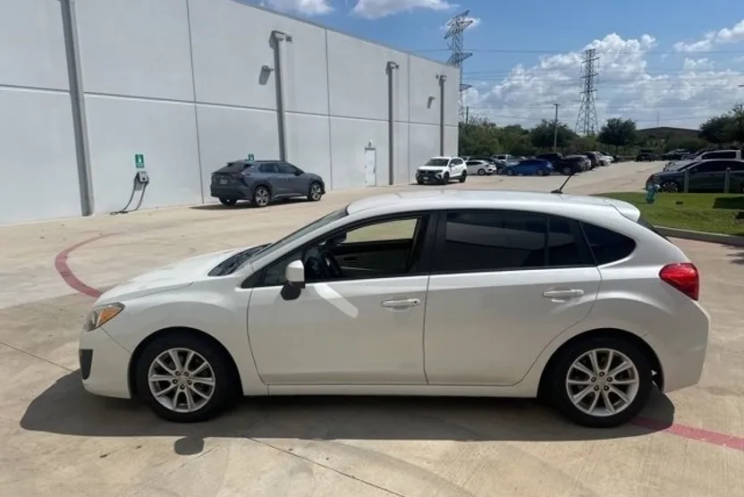 2012 Subaru Impreza 2.0i Premium photo 1