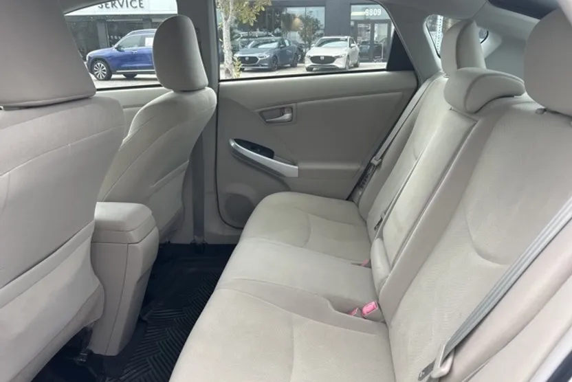 2014 Toyota Prius Four photo 1