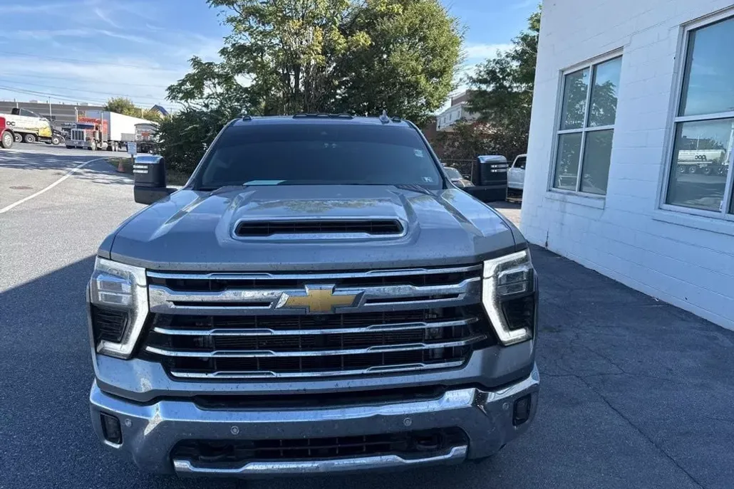 2025 Chevrolet Silverado 3500HD LTZ photo 1