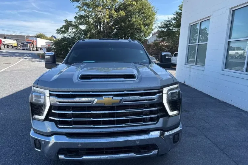 2025 Chevrolet Silverado 3500HD LTZ photo 1