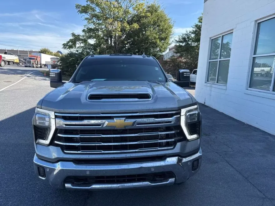 2025 Chevrolet Silverado 3500HD LTZ photo 1
