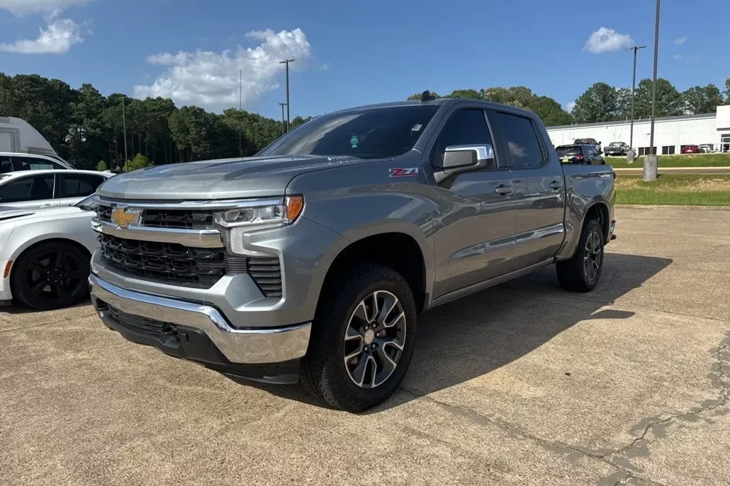 2023 Chevrolet Silverado 1500 LT1 photo 1