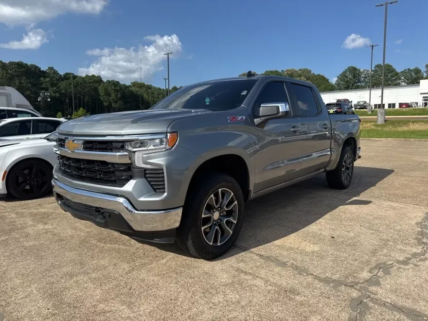 2023 Chevrolet Silverado 1500 LT1 photo 1