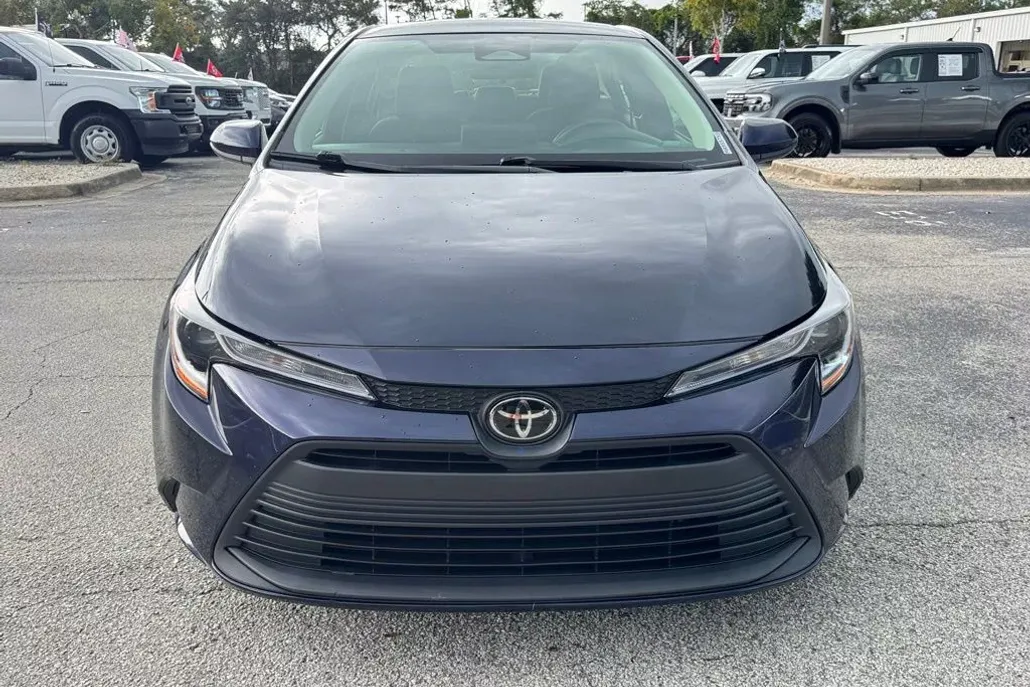 2024 Toyota Corolla LE photo 1