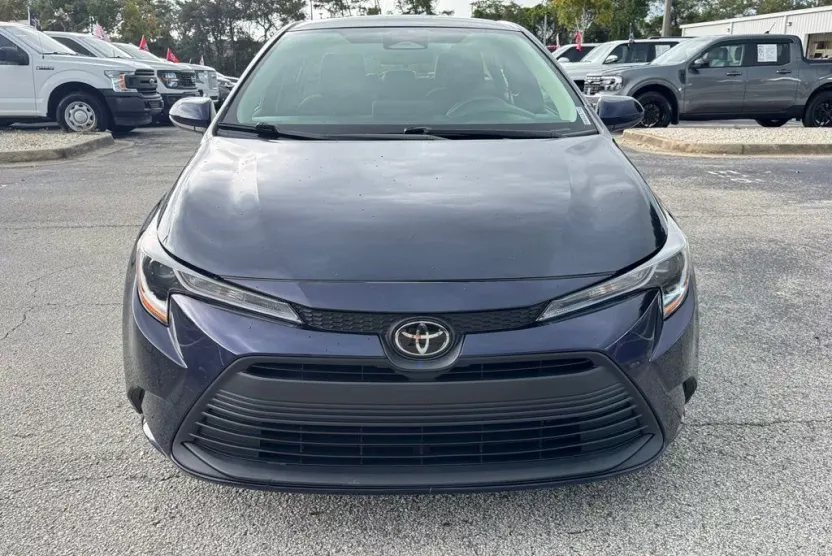 2024 Toyota Corolla LE photo 1
