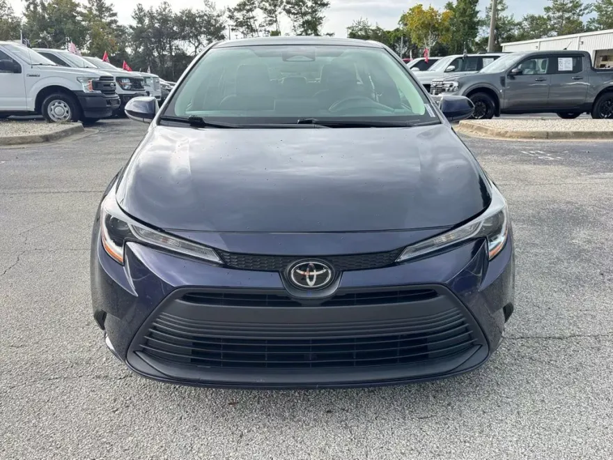 2024 Toyota Corolla LE photo 1