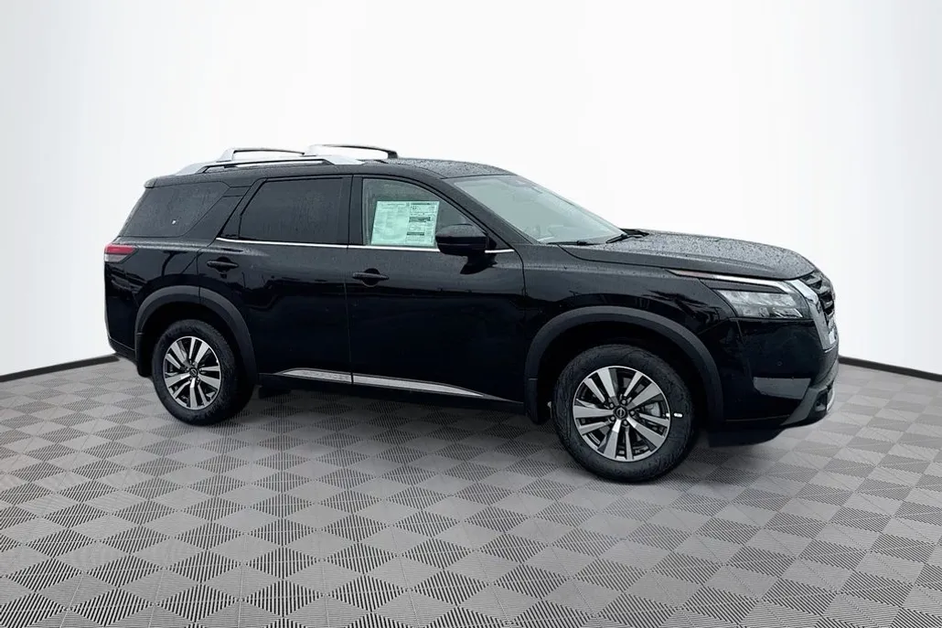 2025 Nissan Pathfinder SL photo 1