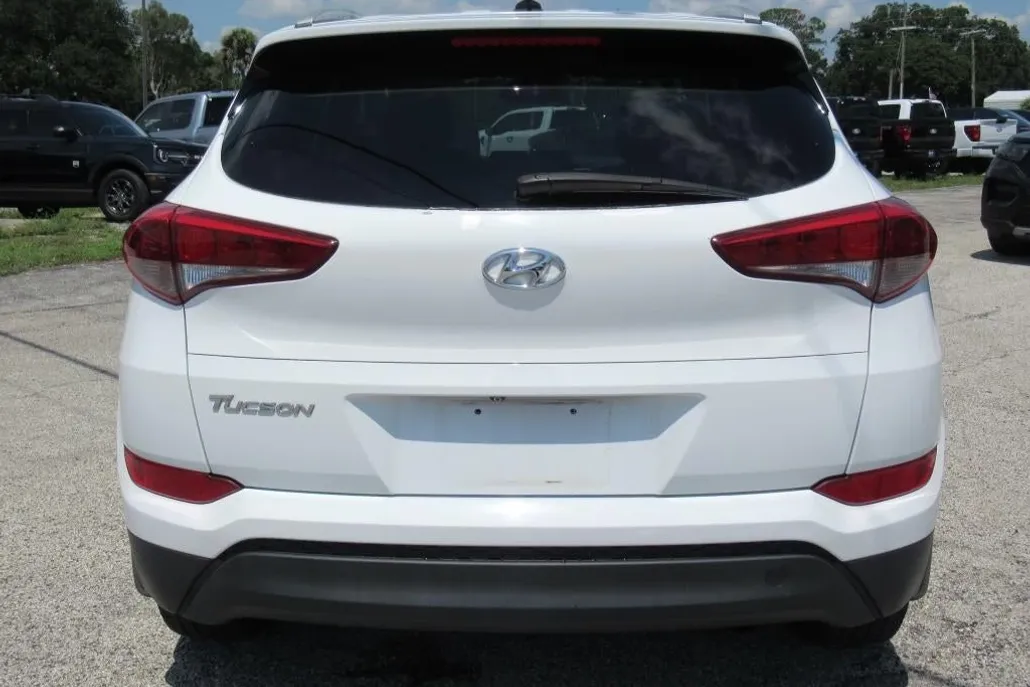 2017 Hyundai Tucson SE photo 1