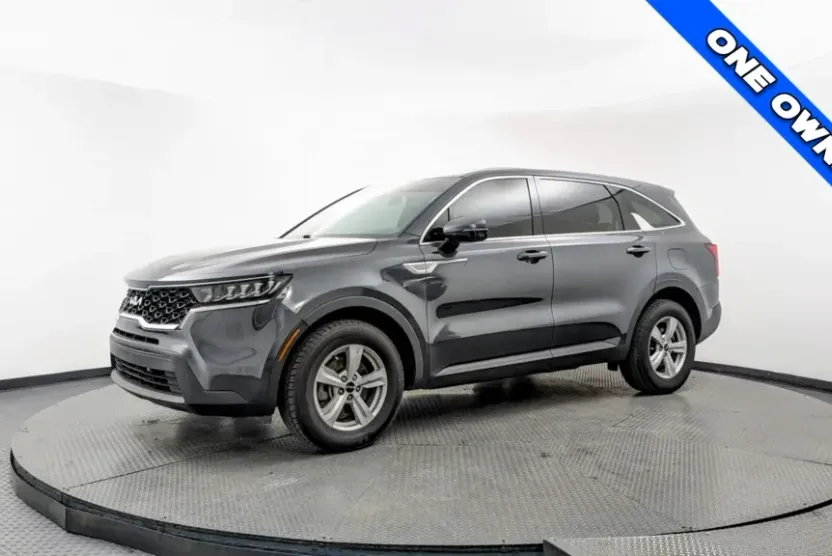 2022 Kia Sorento LX photo 1