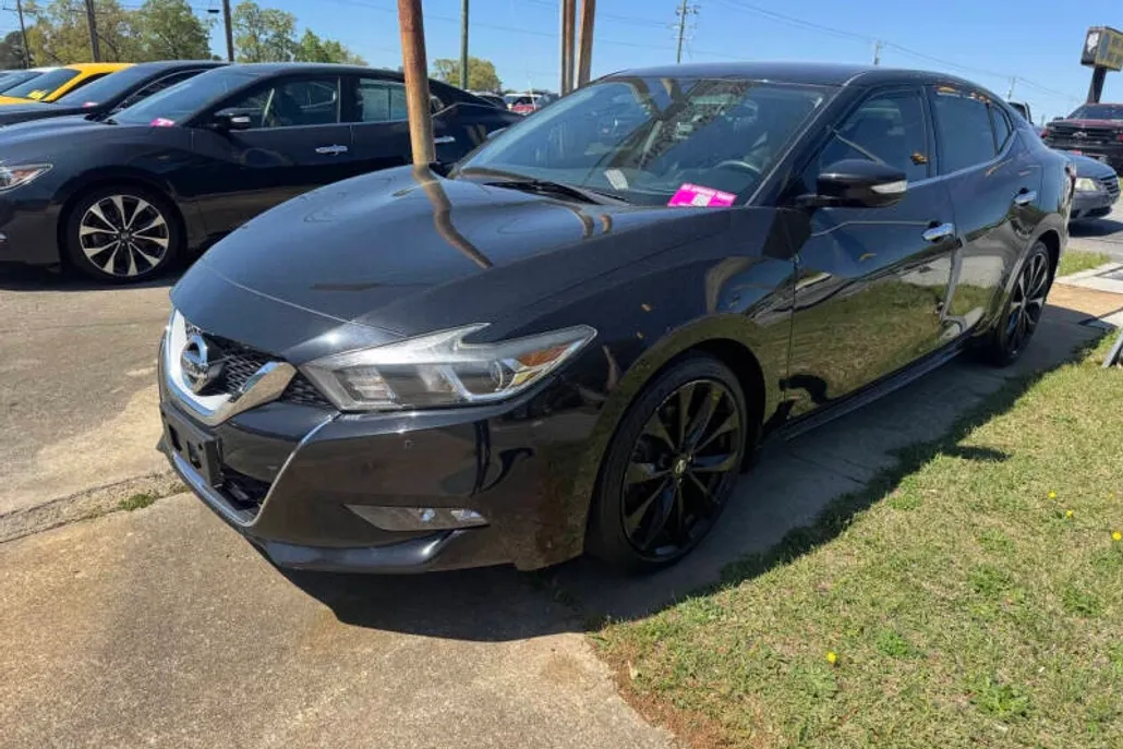 2017 Nissan Maxima SR photo 1
