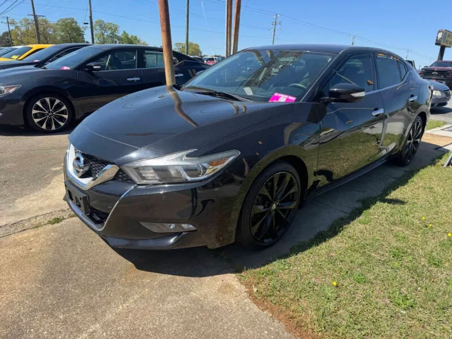 2017 Nissan Maxima SR photo 1
