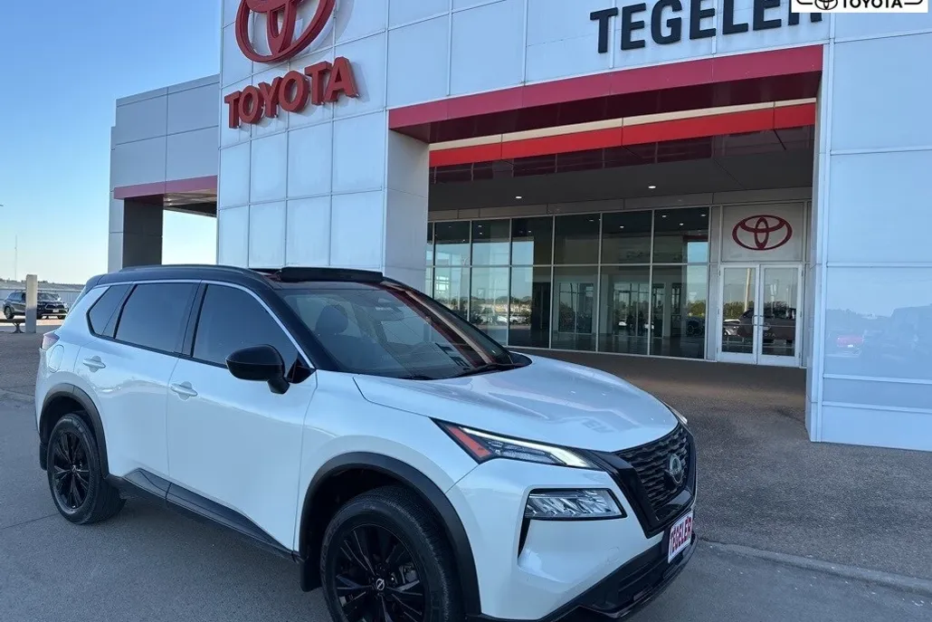 2023 Nissan Rogue SV photo 1