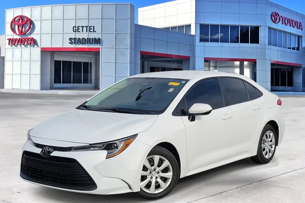 2022 Toyota Corolla LE photo 1