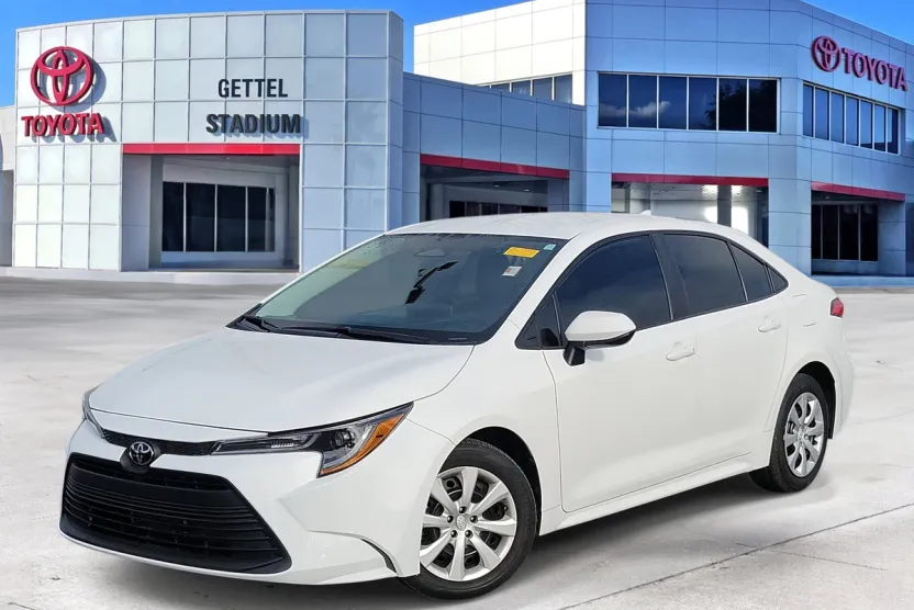 2022 Toyota Corolla LE photo 1