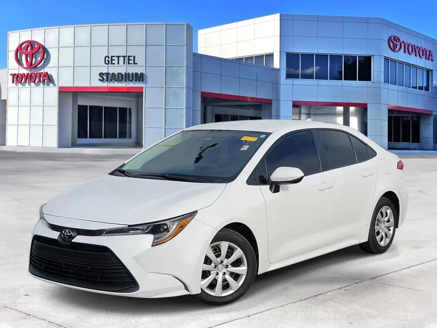 2022 Toyota Corolla LE photo 1