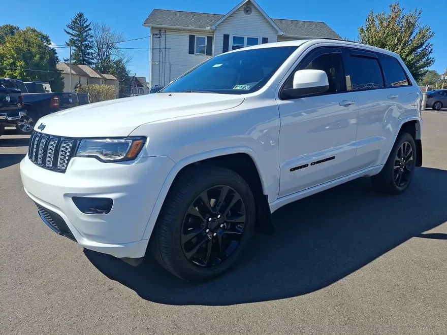2020 Jeep Grand Cherokee Altitude photo 1