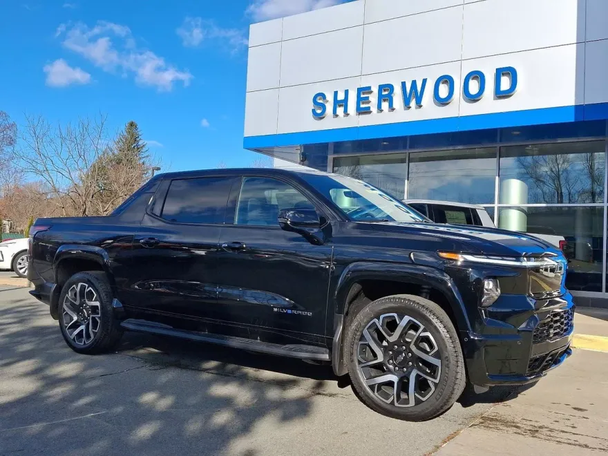 2025 Chevrolet Silverado EV RST photo 1