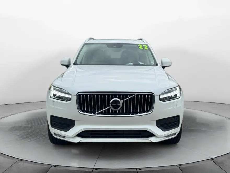 2022 Volvo XC90 T6 Momentum photo 1