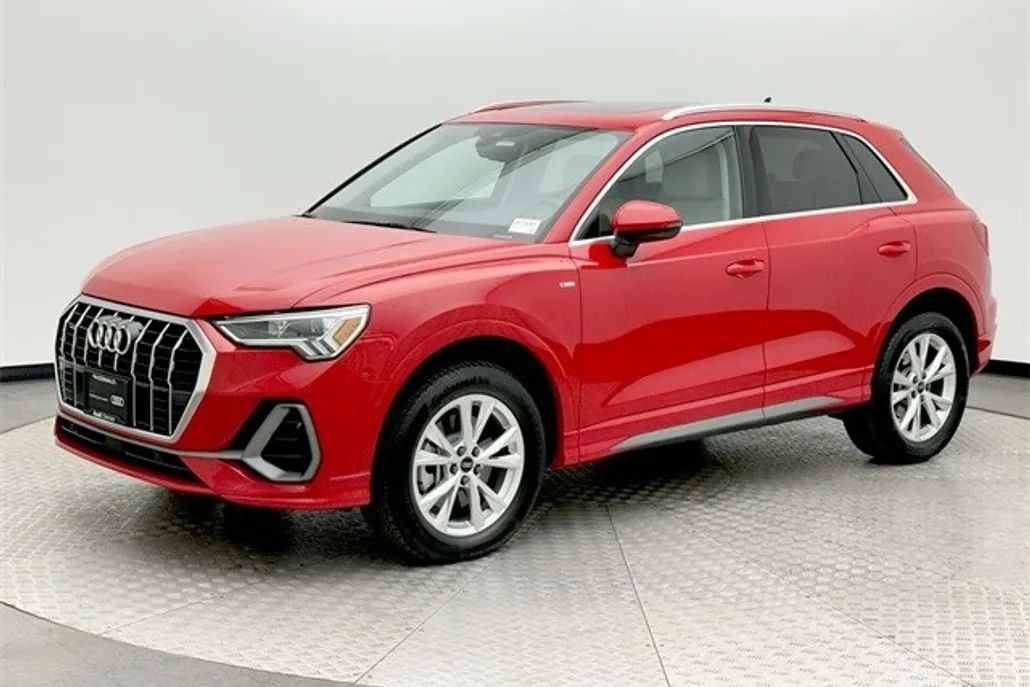 2024 Audi Q3 45 TFSI S line Premium photo 1