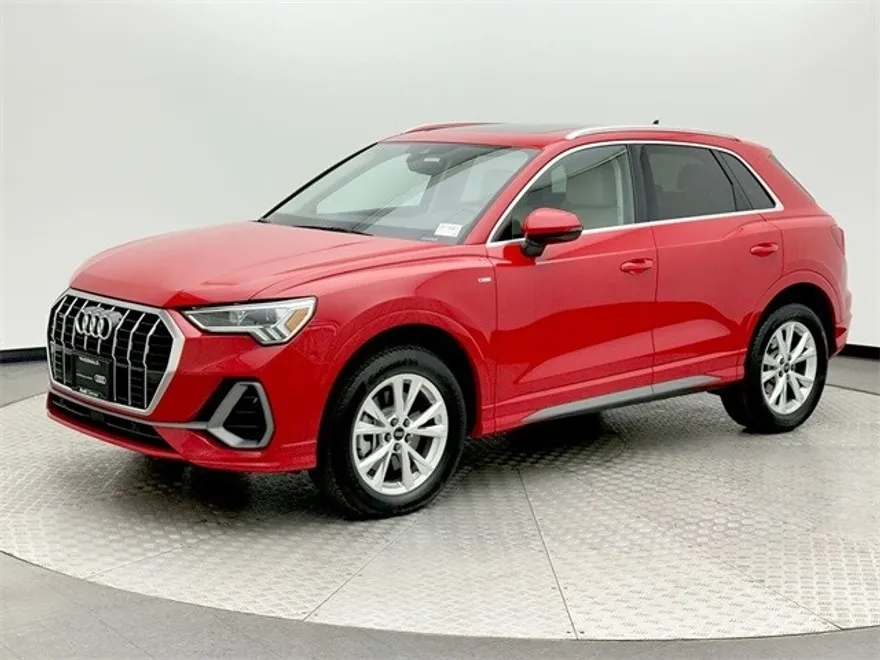 2024 Audi Q3 45 TFSI S line Premium photo 1