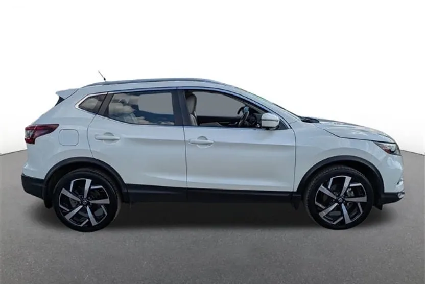 2022 Nissan Rogue Sport SL photo 1