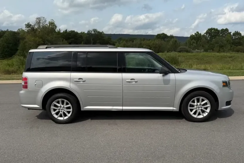 2019 Ford Flex SE photo 1