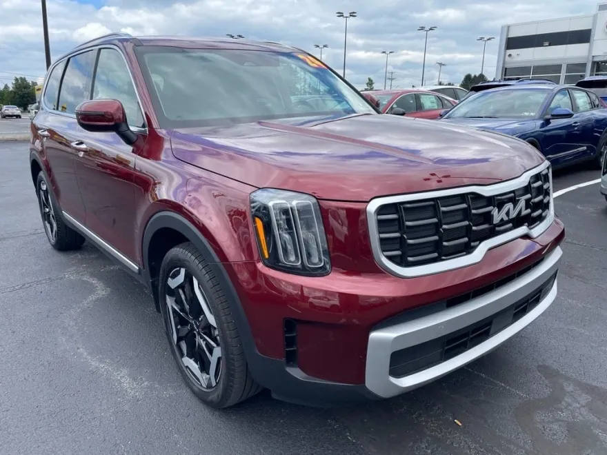 2024 Kia Telluride S photo 1