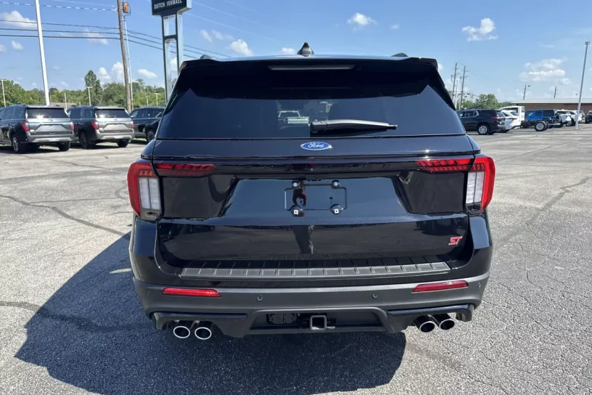 2025 Ford Explorer ST photo 1