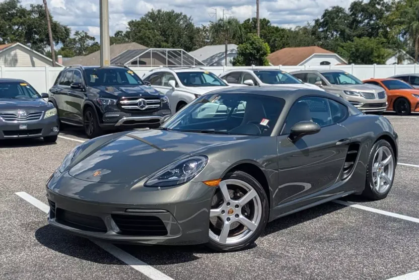 2020 Porsche Cayman T photo 1