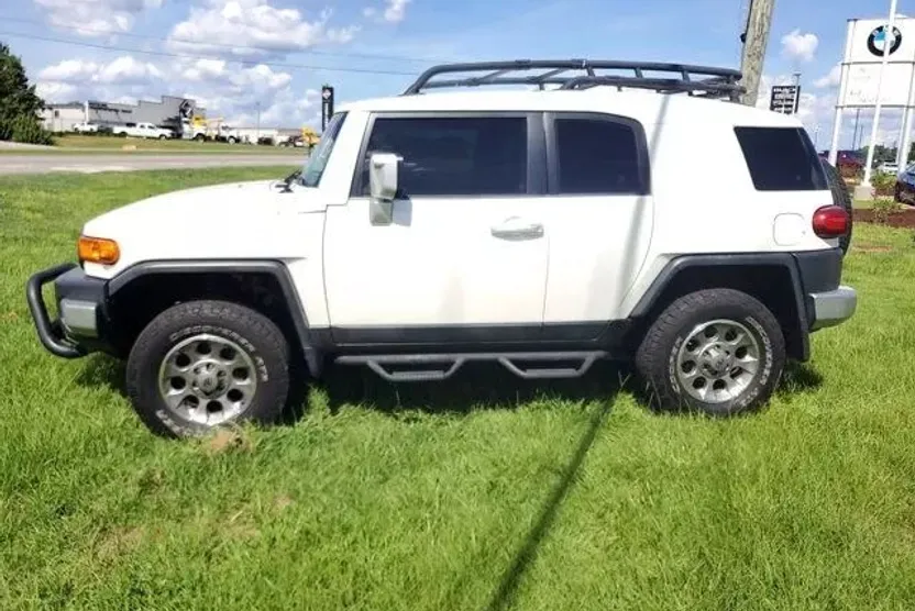 2013 Toyota FJ Cruiser Base photo 1