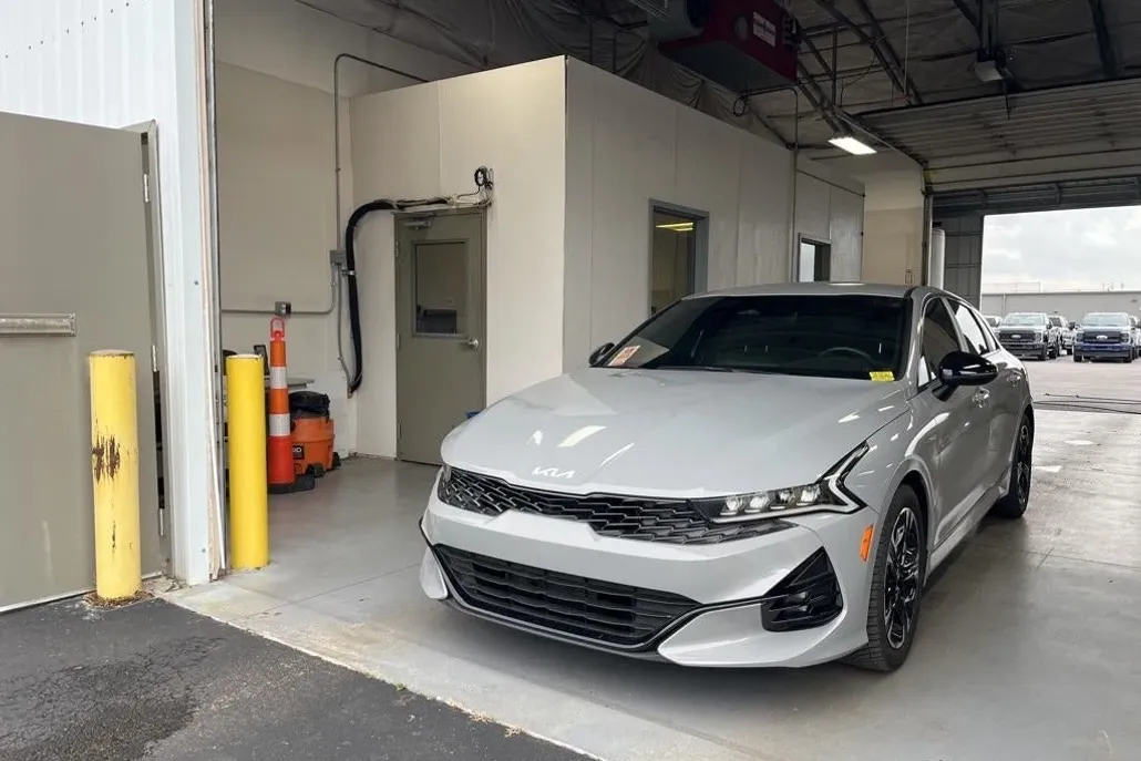 2022 Kia K5 GT-Line photo 1