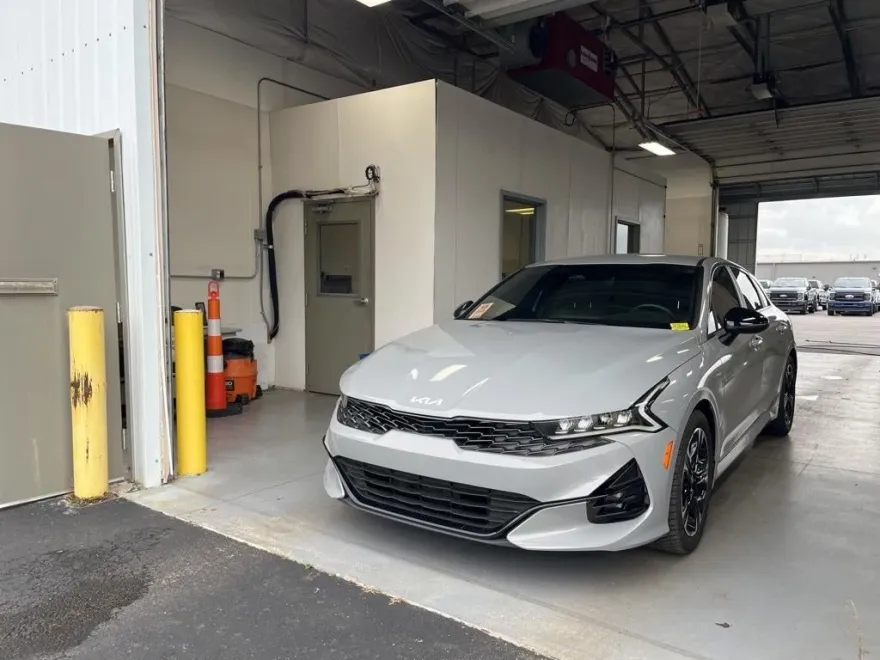 2022 Kia K5 GT-Line photo 1