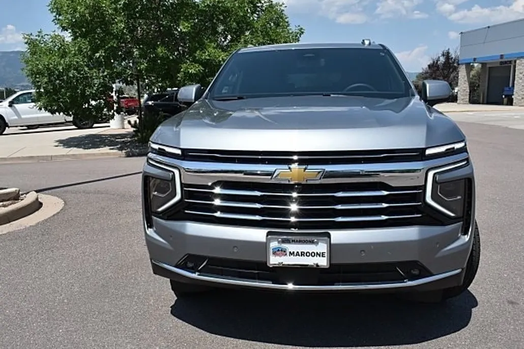 2025 Chevrolet Suburban LT photo 1