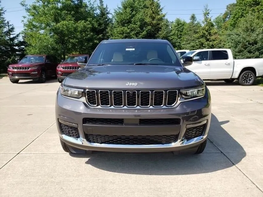 2025 Jeep Grand Cherokee Limited photo 1