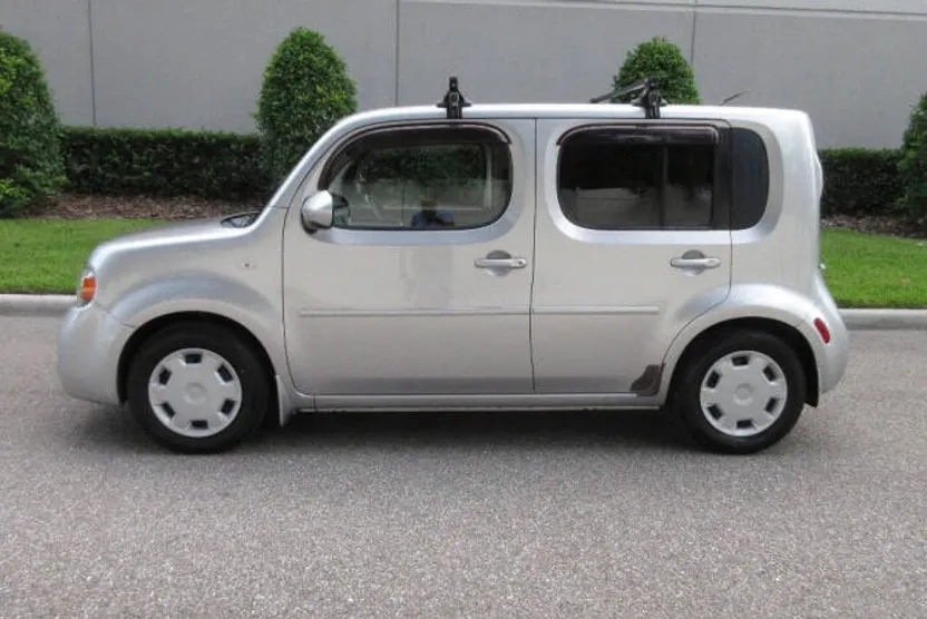 2009 Nissan Cube S photo 1