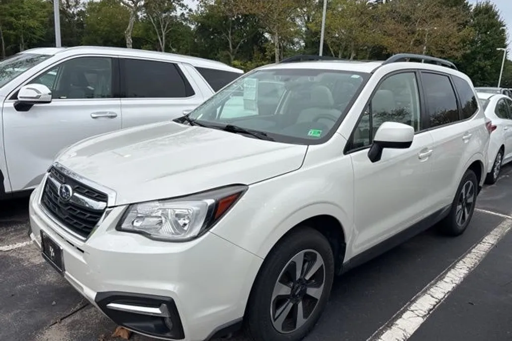2017 Subaru Forester 2.5i Premium photo 1