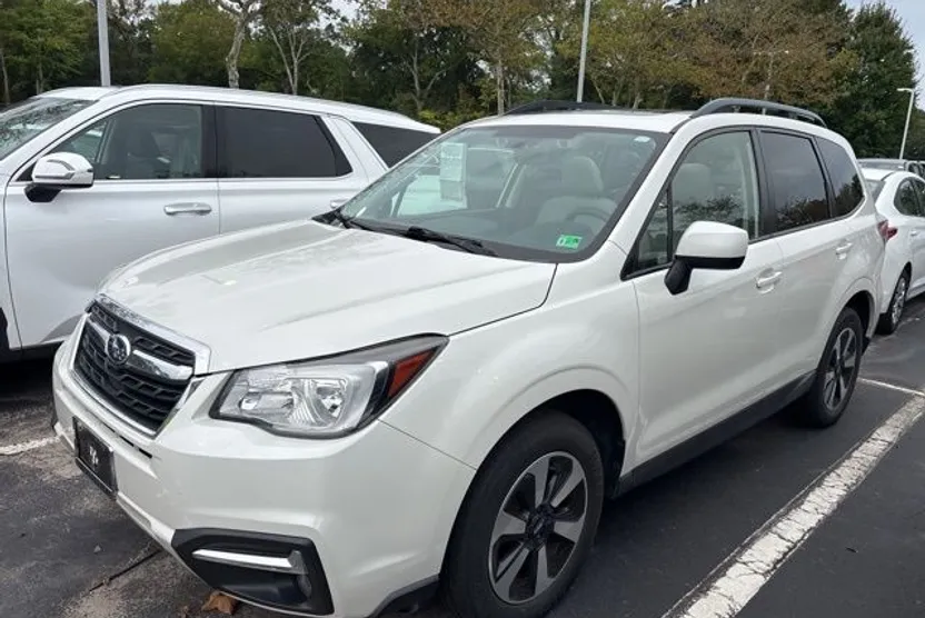2017 Subaru Forester 2.5i Premium photo 1