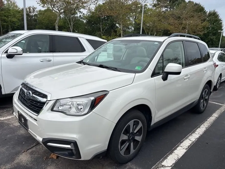 2017 Subaru Forester 2.5i Premium photo 1