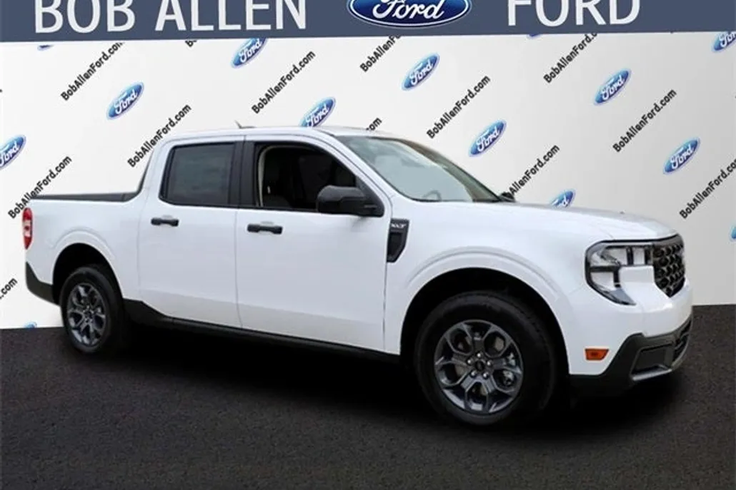 2025 Ford Maverick XLT photo 1