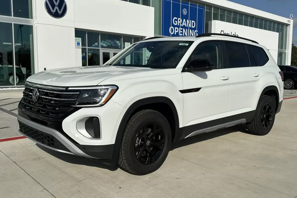 2025 Volkswagen Atlas Peak Edition SE photo 1