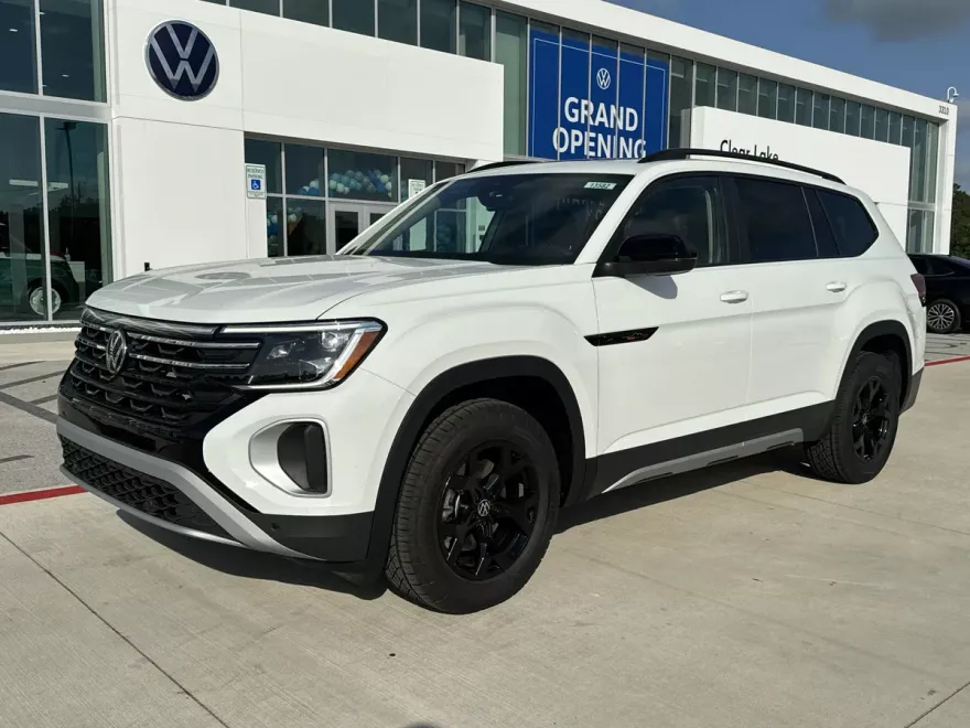 2025 Volkswagen Atlas Peak Edition SE photo 1