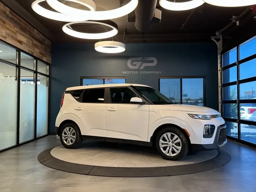 2022 Kia Soul LX photo 1