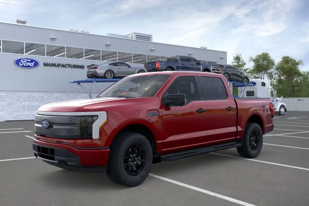 2025 Ford F-150 Lightning XLT photo 1