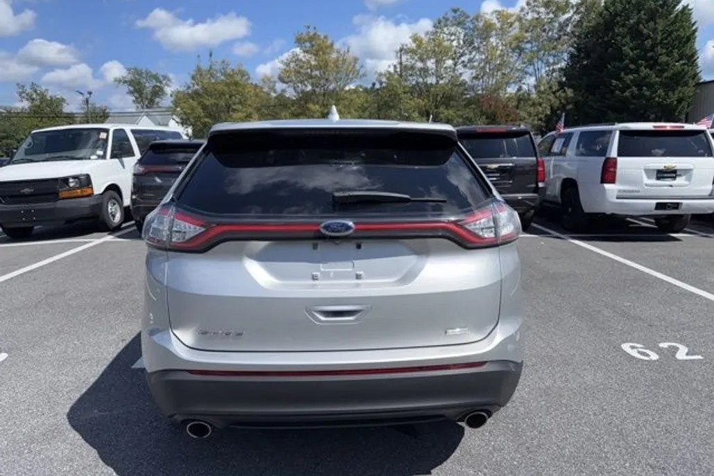 2018 Ford Edge SE photo 1